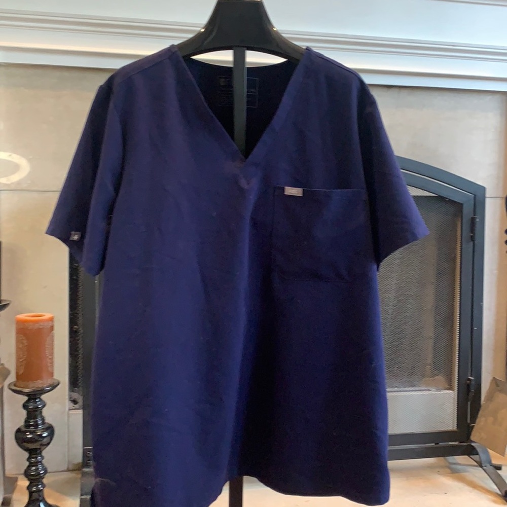 FIGS navy shirt sleeve scrubs XXL